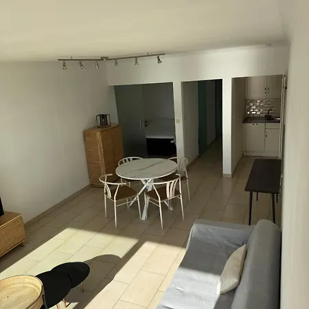 Wembley With Sea View 아파트 미들케르케